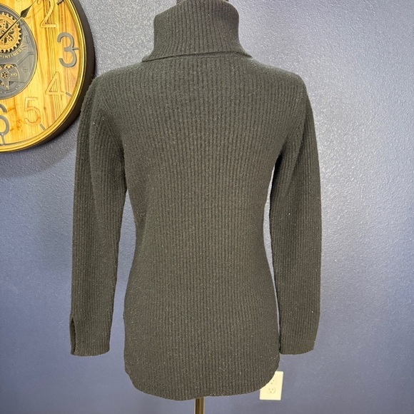 Banana Republic Black Chunky Ribbed Turtleneck Sweater, Medium - Picture 3 of 8